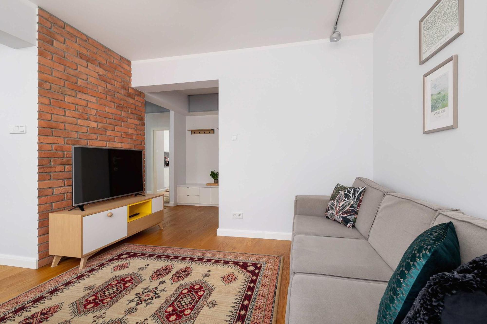 Apartment Przytulny I Przestronny W Krakowie Z Parkingiem Biurkiem I 2 Balkonami By Renters Krakow